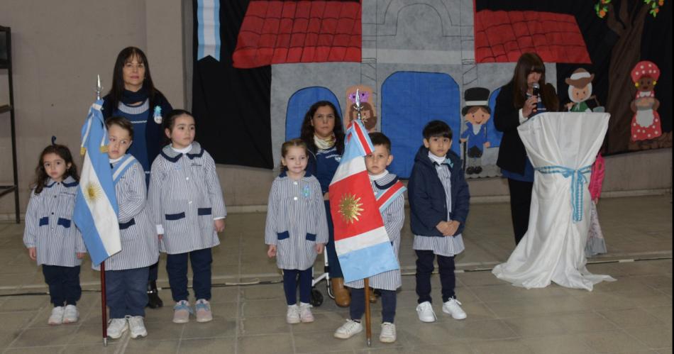 El jardiacuten de infantes Federico Froebel celebroacute el Diacutea de la Independencia