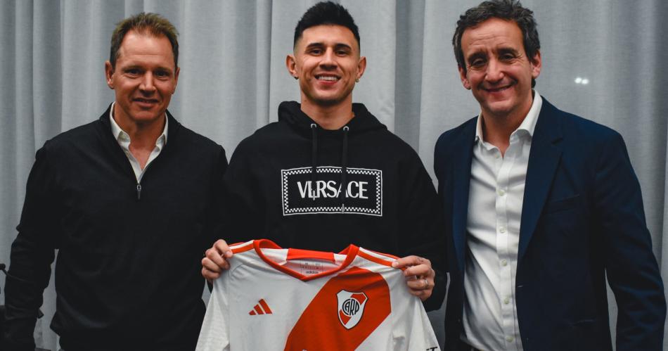 Fin de la novela- Adam Bareiro firmoacute su contrato y ya es jugador de River Plate