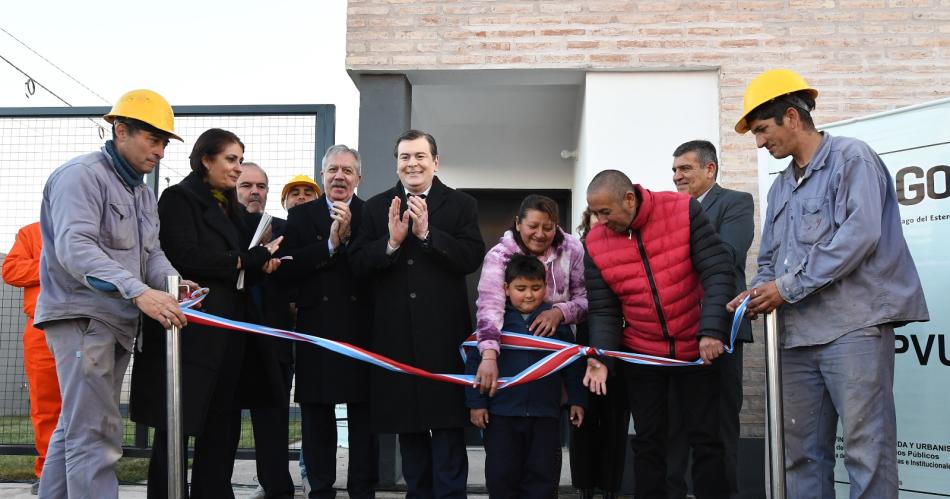 Zamora inauguroacute 80 duacuteplex en el barrio Ampliacioacuten Los Flores