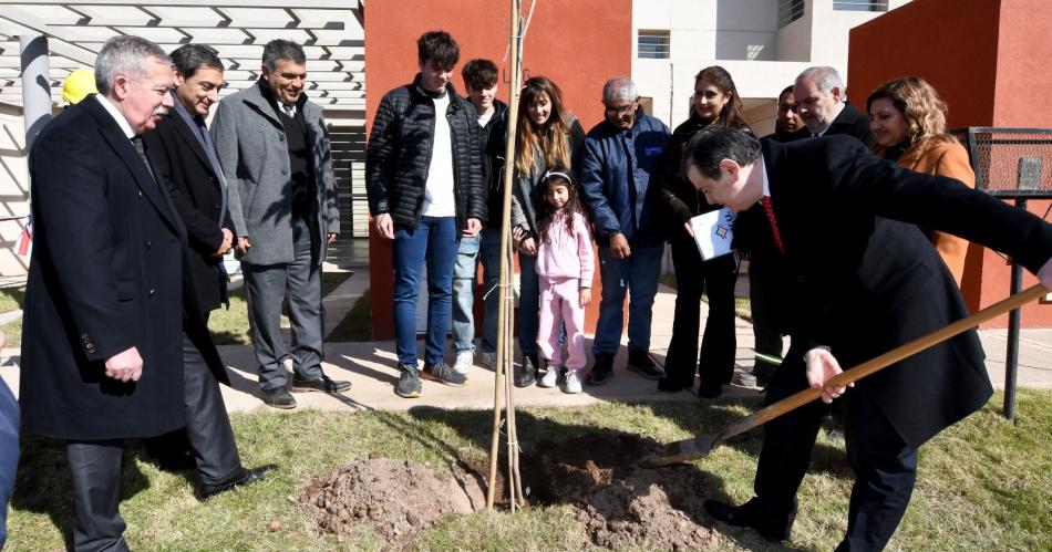 Zamora inauguroacute en el sudoeste capitalino el Bdeg Rircardo Alfonsiacuten para 92 familias