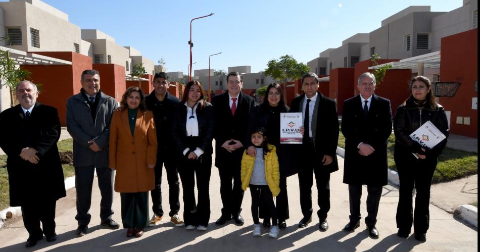 Zamora inauguroacute en el sudoeste capitalino el Bdeg Rircardo Alfonsiacuten para 92 familias