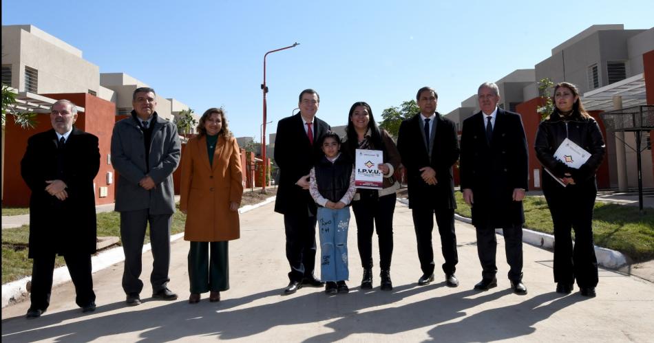 Zamora inauguroacute en el sudoeste capitalino el Bdeg Rircardo Alfonsiacuten para 92 familias