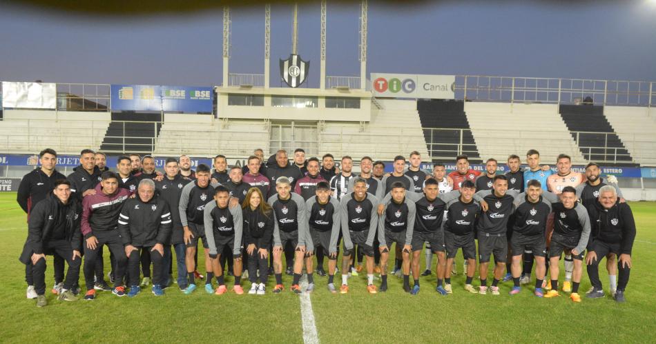 Presentaron las camisetas y tambieacuten al renovado plantel de Central Coacuterdoba