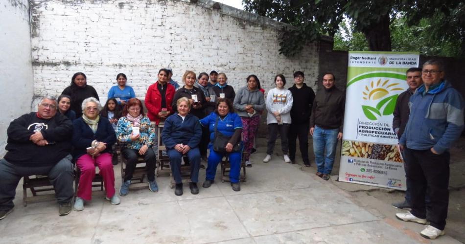 Entregaron 31 kits hortiacutecolas para huertas familiares en el Bdeg Lourdes