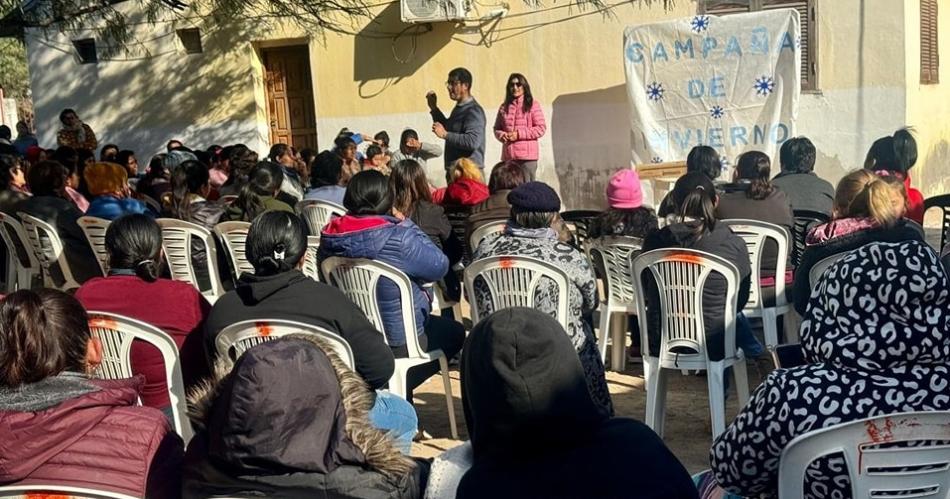 Vecinos de La Cantildeada trabajan en campantildea de invierno solidaria