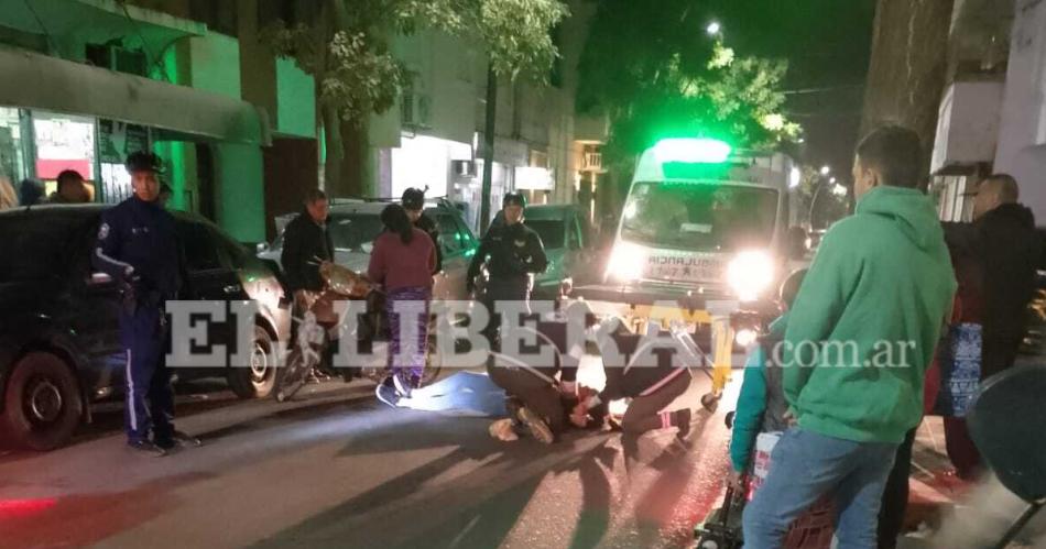 Choque entre camioneta y motocicleta dejoacute a un herido en calle Guumlemes