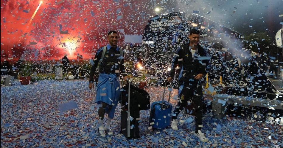 La bicampeona de Ameacuterica trajo la Copa y fue recibida por una multitud en Ezeiza