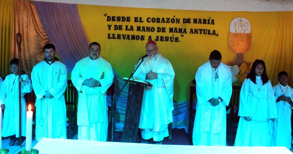 La Virgen del Carmen caminoacute junto a los pintentildeos en el diacutea de su fiesta