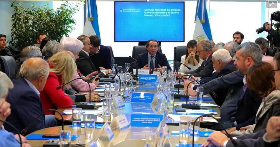 Definen una nueva suba para jubilados en reunioacuten de Gobierno