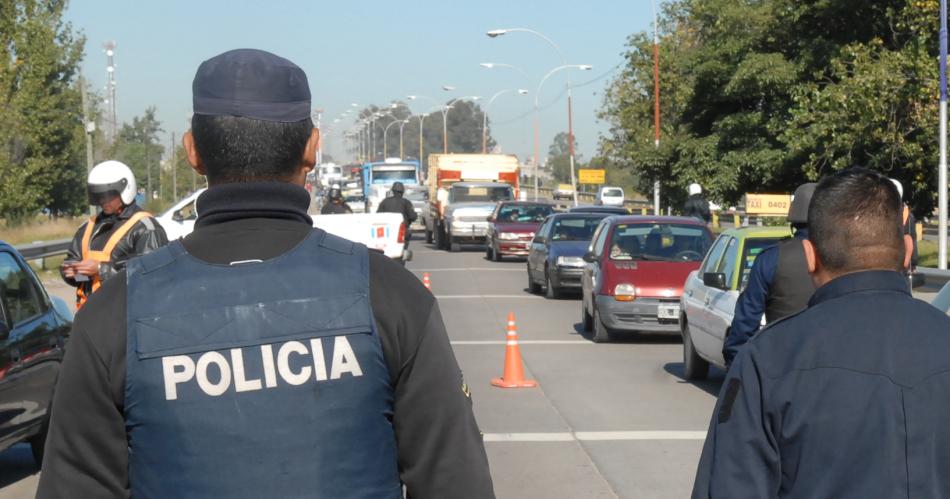 REVUELO- Desde el martes a la noche los policías controlan las rutas Desde el sudeste a la ciudad capital