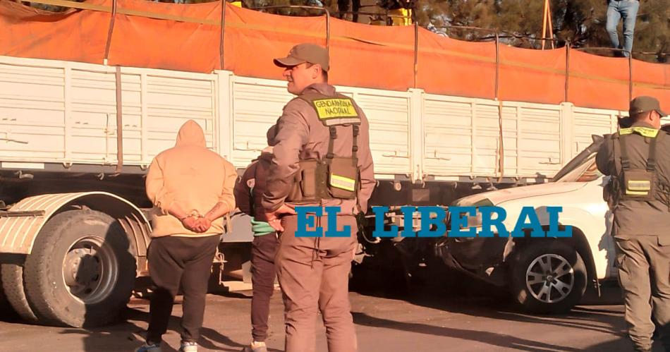 Secuestran 55 kilos de cocaiacutena en el peaje de Fernaacutendez- hay dos detenidos