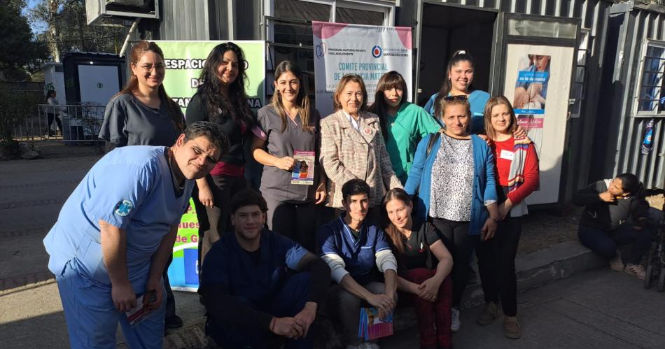 Un rincoacuten para el amamantamiento- brindan contencioacuten a las mamaacutes que pasean en la Feria