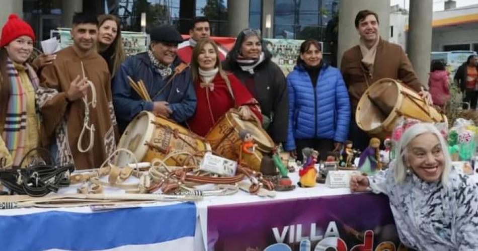 Las Termas participoacute de la XXII Marcha de los Bombos en Santiago