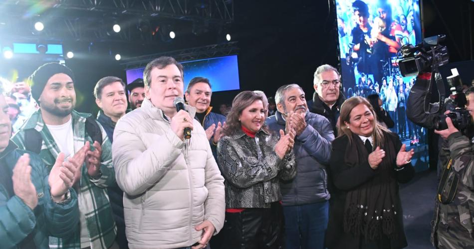 Zamora participoacute del Festival del Diacutea del Amigo en Plaza Antildeoranzas