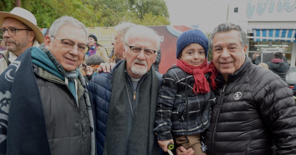 BUSCATE EN LAS POSTALES DE LA MARCHA DE LOS BOMBOS