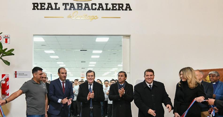 Zamora participoacute de la inauguracioacuten de la planta industrial de la firma Real Tabacalera de Santiago