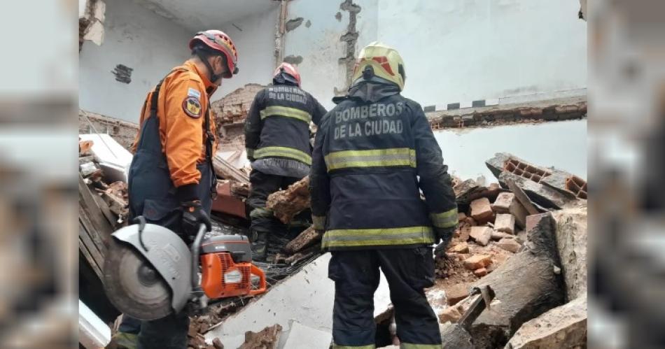 Desesperacioacuten en Belgrano por un derrumbe- lograron rescatar al obrero atrapado