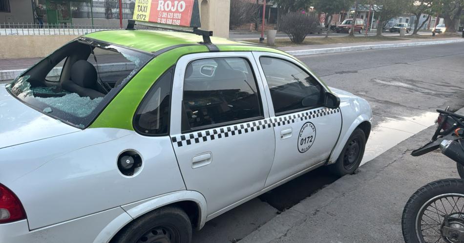 Remisero denuncioacute que su examante le destrozoacute el auto con una piedra