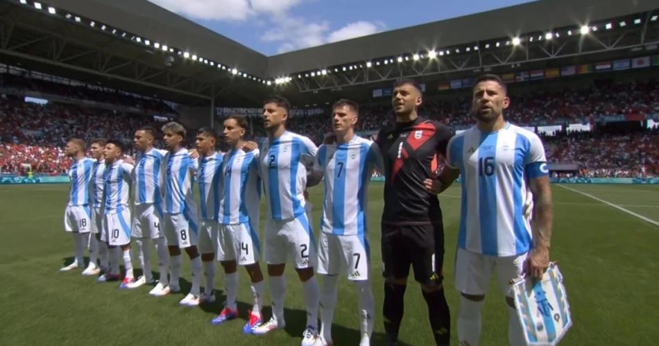 VIDEO El estadio entero silboacute a la Seleccioacuten durante el canto del himno en Francia