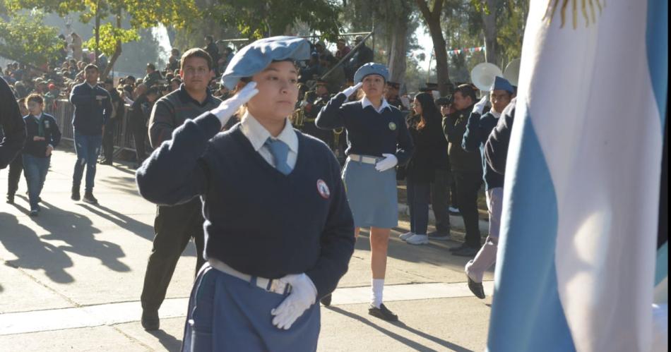 GALERIacuteA Las mejores fotos del acto y el desfile ciacutevico-militar