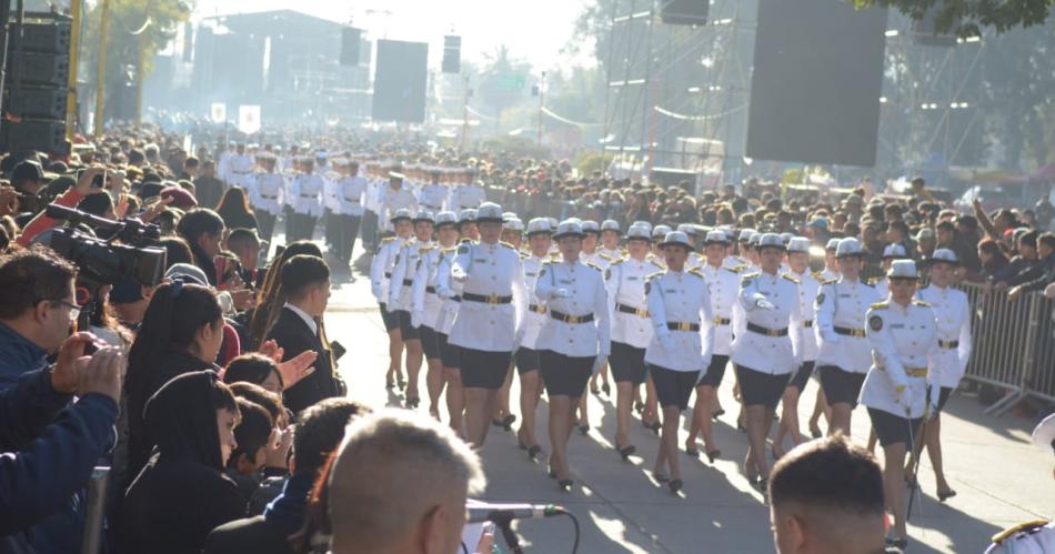 GALERIacuteA Las mejores fotos del acto y el desfile ciacutevico-militar