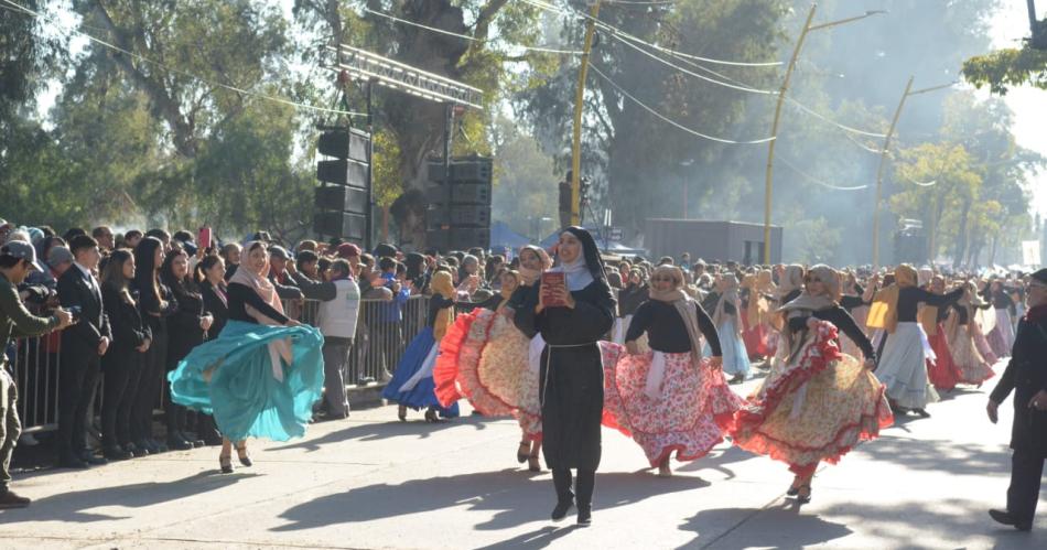 GALERIacuteA Las mejores fotos del acto y el desfile ciacutevico-militar