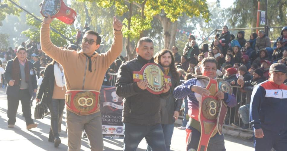 GALERIacuteA Las mejores fotos del acto y el desfile ciacutevico-militar