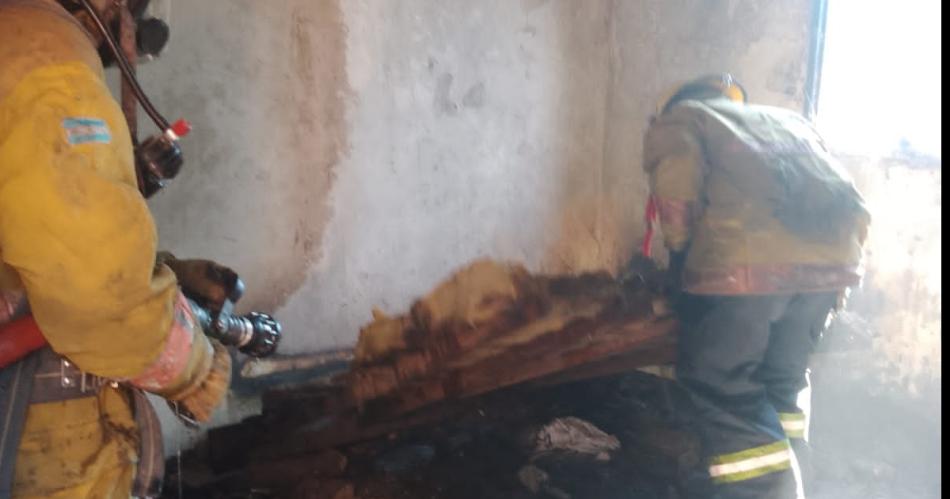 Se incendioacute el dormitorio de una casa del 8 de Abril y perdieron hasta la cama