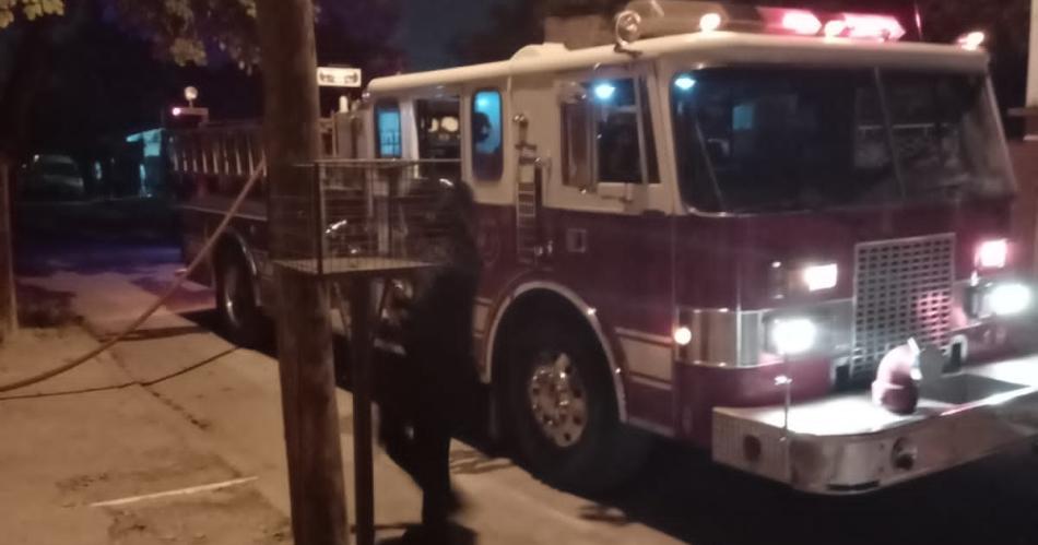 FOTOS- controlan incendio en un taller del barrio Huaico Hondo