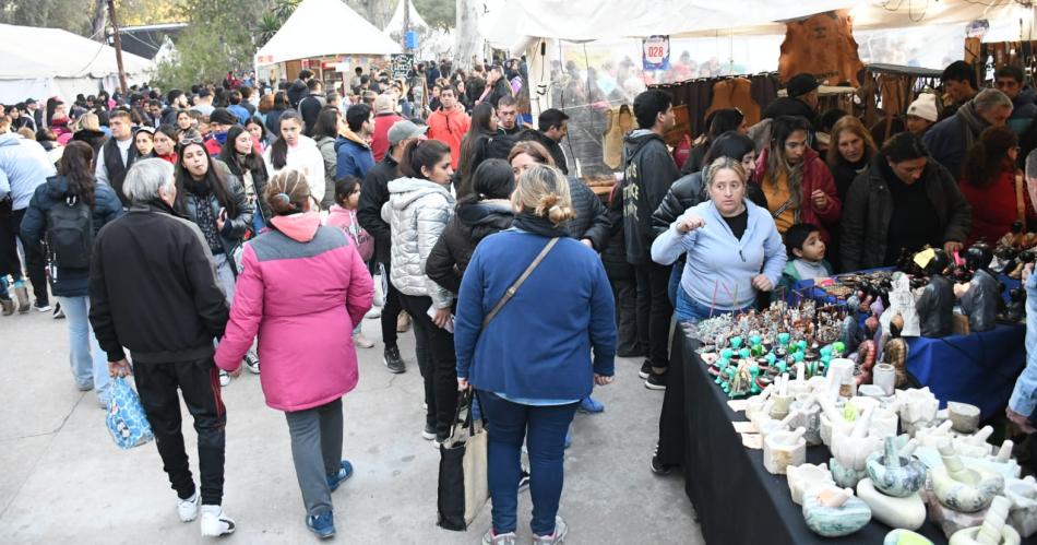 Mantildeana concluye la edicioacuten 2024 de la Feria Artesanal- miraacute los artistas invitados