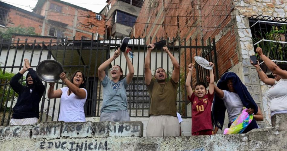 VIDEO  Arde Venezuela- cacerolazos y protestas en las calles tras las elecciones