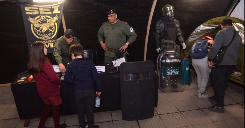 Muestra de vehiacuteculos y equipamiento de Gendarmeriacutea en el Foacuterum