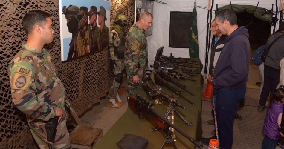 Muestra de vehiacuteculos y equipamiento de Gendarmeriacutea en el Foacuterum