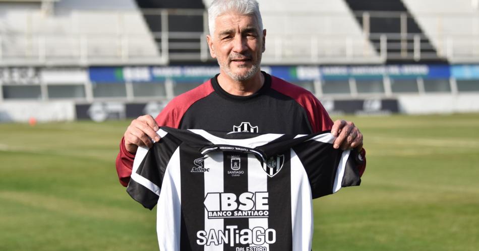 Es oficial- Omar De Felippe asumioacute como nuevo DT de Central Coacuterdoba