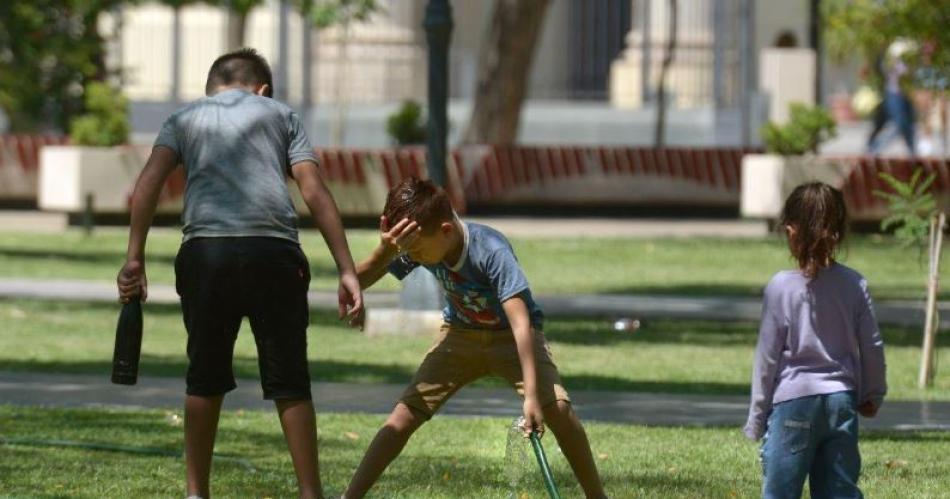 Santiago tendraacute un viernes primaveral con maacutexima de 32 grados