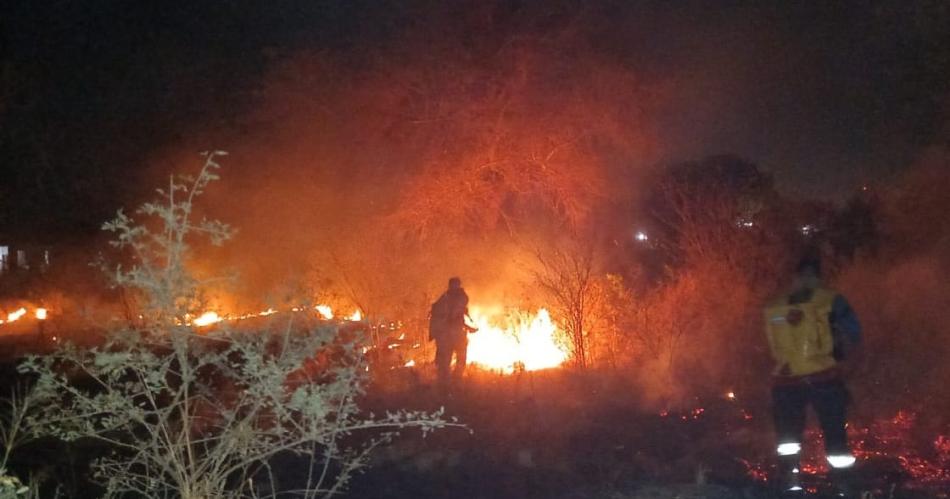 Un incendio de grandes proporciones preocupoacute a los vecinos del Zanjoacuten