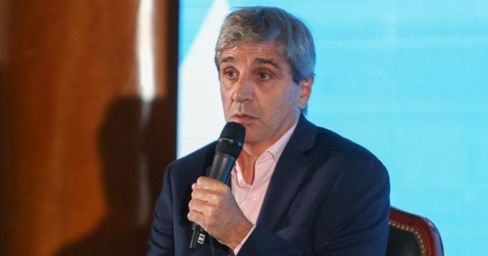 Caputo reiteroacute que no habraacute una devaluacioacuten frente a empresarios