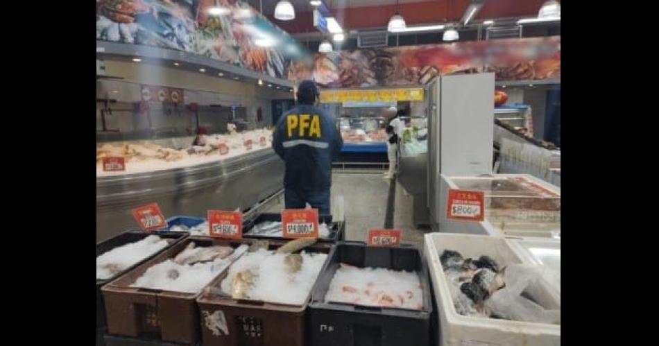 PFA secuestra maacutes de 300 kilos de pescado y clausura supermercados chinos