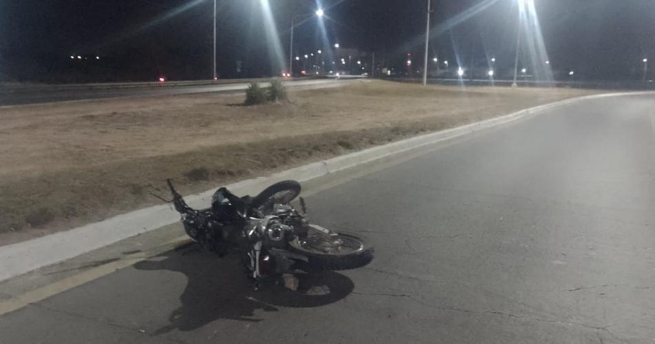 Muere un motociclista y su amigo muy grave en terrible choque con auto de empleado farmaceacuteutico