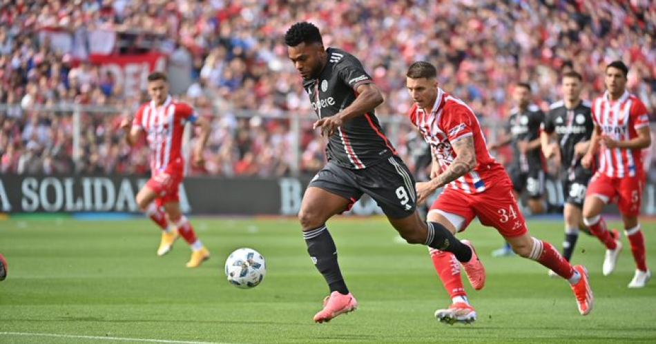 River tuvo sus chances pero no pudo quebrar el cero ante Unioacuten en Santa Fe