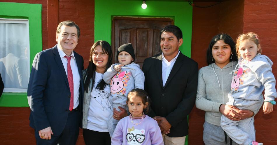 Zamora inauguroacute en Quebrachos una escuela renovada para 12 alumnos