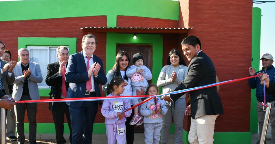 Zamora inauguroacute en Quebrachos una escuela renovada para 12 alumnos