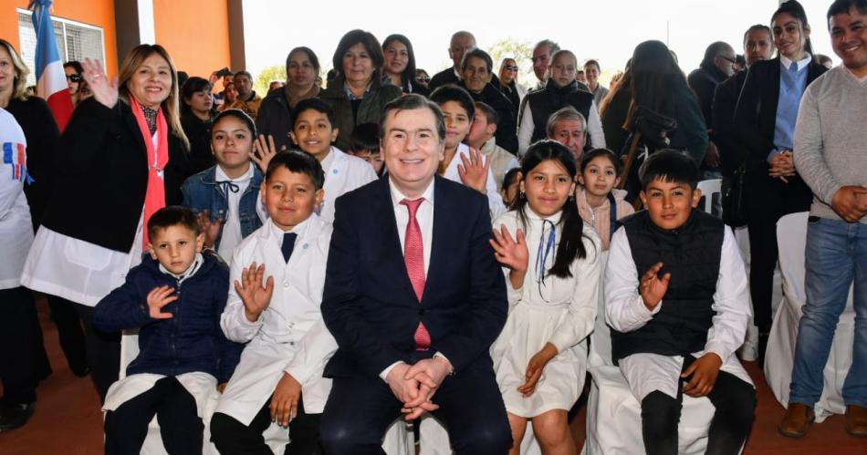 Zamora inauguroacute en Quebrachos una escuela renovada para 12 alumnos