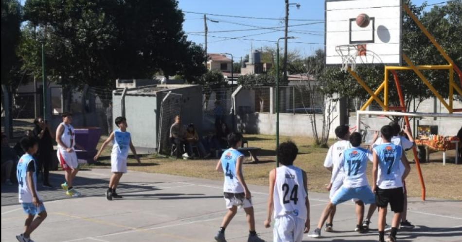 El baacutesquet de divisiones formativas crece a paso sostenido en Friacuteas