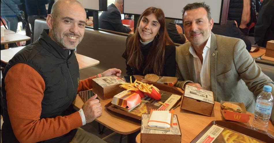 MC DONALDS INAUGUROacute UN NUEVO LOCAL