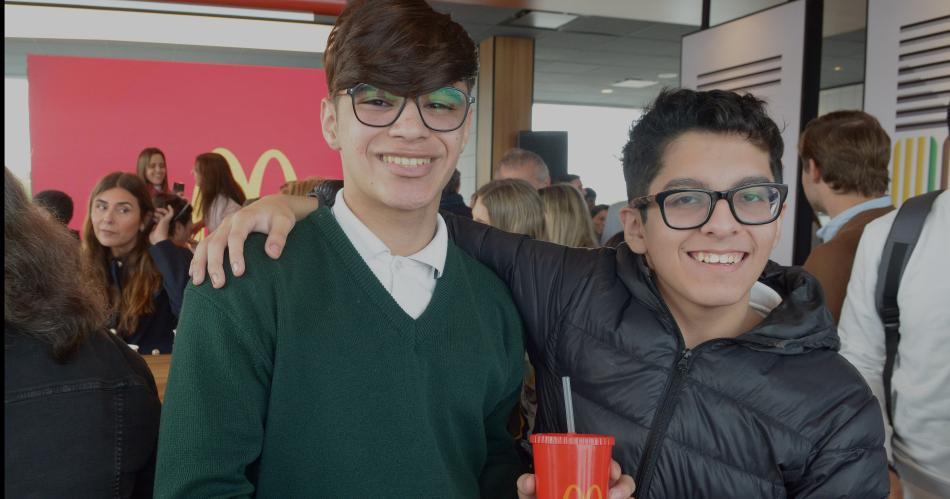 MC DONALDS INAUGUROacute UN NUEVO LOCAL