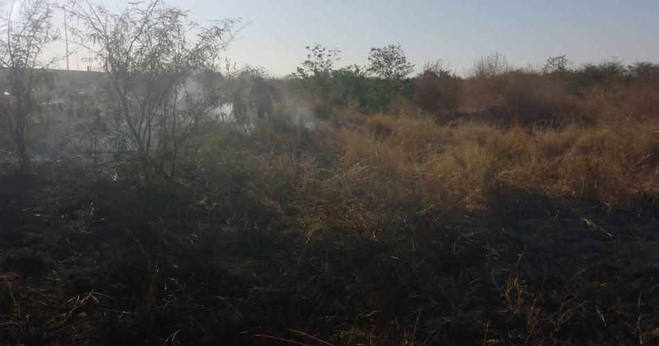 Bomberos Voluntarios sofocaron un voraz incendio de pastizales