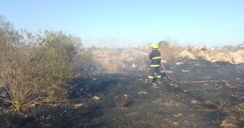 Bomberos Voluntarios sofocaron un voraz incendio de pastizales