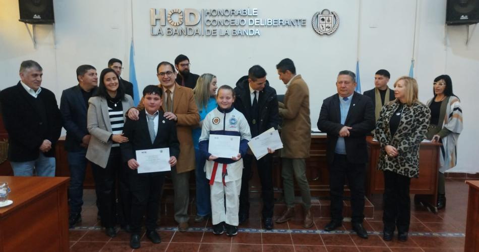 Reconocen a dos joacutevenes talentos del Taekwon-Do en la ciudad de La Banda