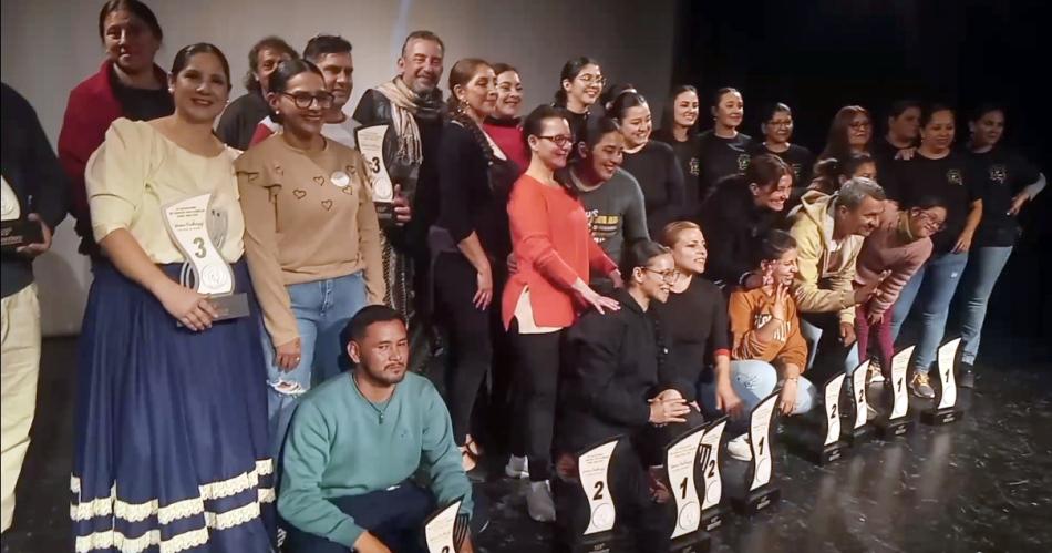 Bandera vibroacute un antildeo maacutes con el Encuentro de Danzas para Adultos